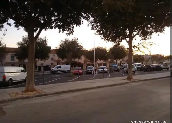 Casa En Jerez Con Patio Cerca De La Playa Y De La Sierra *