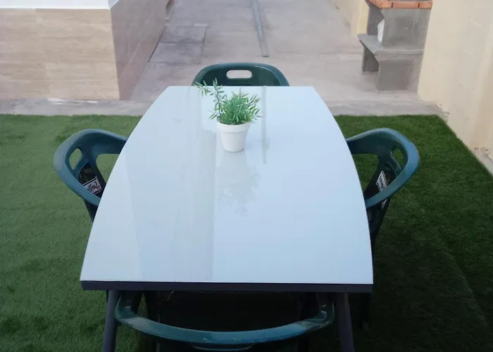 Casa En Jerez Con Patio Cerca De La Playa Y De La Sierra *