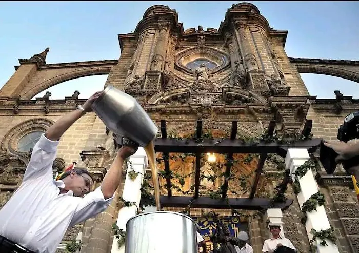 Casa En Jerez Con Patio Cerca De La Playa Y De La Sierra *